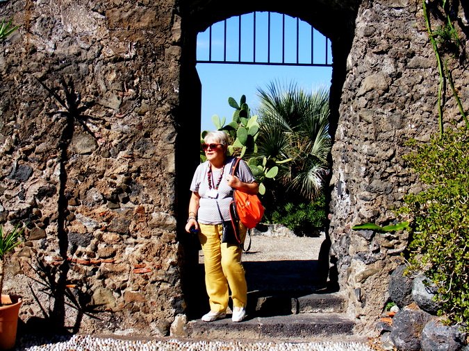 (64)  Aci Castello